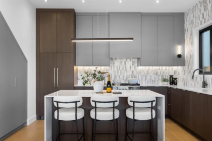 Kitchen Island Photo of 1 6682 Napier Street, Burnaby, BC