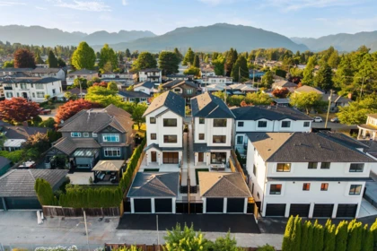 Outdoor Deck Photo of 1 6682 Napier Street, Burnaby, BC