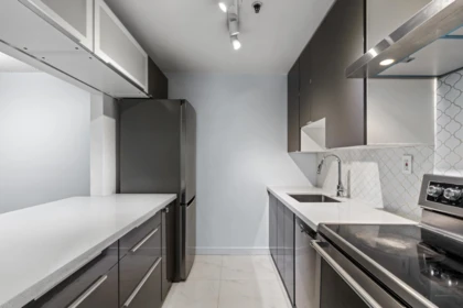 Primary Bedroom Photo of 101 2119 Bellevue Avenue, West Vancouver, BC