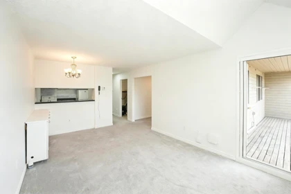 413 8120 Colonial Drive, Richmond, BC, Richmond — Apartment/Condo for sale