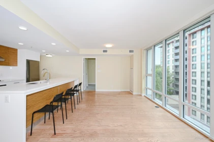 Kitchen Island Photo of 802 7333 Murdoch Avenue, Richmond, BC
