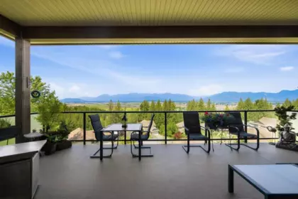 Kitchen Photo of 7315 Mount Thurston Drive, Chilliwack, BC