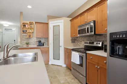 Breakfast Nook Photo of 24360 102a Avenue, Maple Ridge, BC