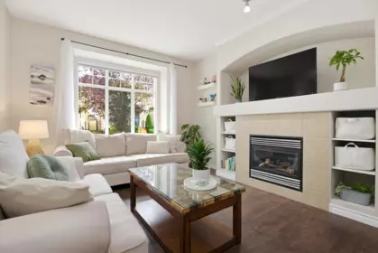 Living Room Photo of 24360 102a Avenue, Maple Ridge, BC