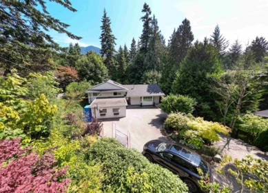 Garden / Landscaping Photo of 6240 St. Georges Avenue, West Vancouver, BC