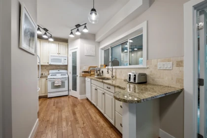 Mudroom Photo of 6240 St. Georges Avenue, West Vancouver, BC