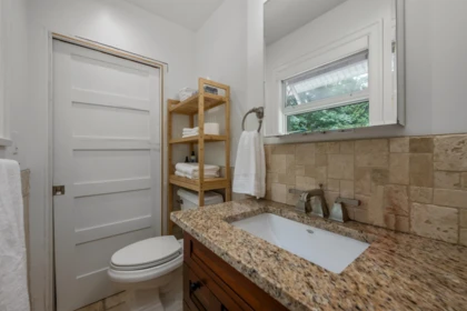 Walk-In Closet Photo of 6240 St. Georges Avenue, West Vancouver, BC