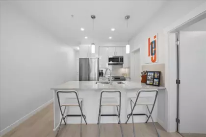 Kitchen Island Photo of 224 32690 14th Avenue, Mission, BC