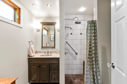 Laundry Room Photo of 445 N Oxley Street, West Vancouver, BC