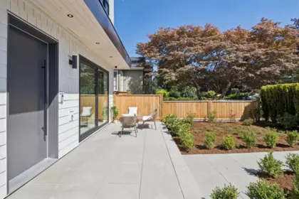 Entry Foyer Photo of 1 2815 Trinity Street, Vancouver, BC