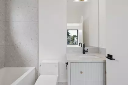 Hot Tub / Spa Photo of 1 2815 Trinity Street, Vancouver, BC