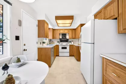 Guest Bathroom Photo of 9455 113b Street, Delta, BC
