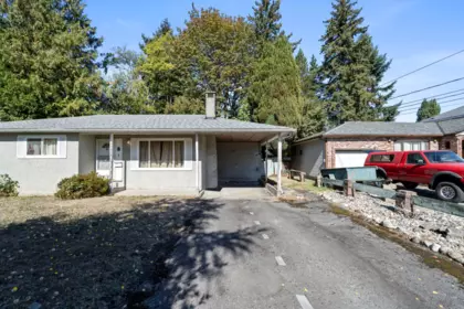 Kitchen Photo of 11055 80a Avenue, Delta, BC