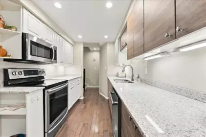 Mudroom Photo of 5 1240 Falcon Drive, Coquitlam, BC