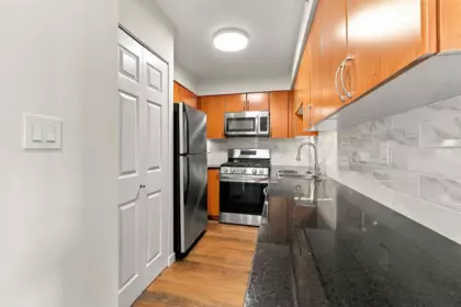 Breakfast Nook Photo of 1707 63 Keefer Place, Vancouver, BC
