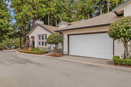 Family Room Photo of 6 13911 16 Avenue, Surrey, BC