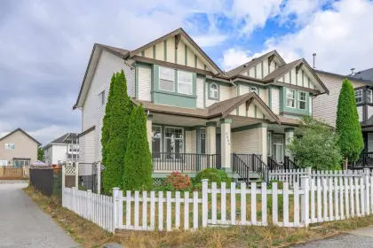 6696 184 Street, Surrey, BC, Surrey — Half Duplex for sale