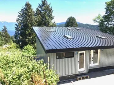 516 Woodland Avenue, Gibsons, BC, Gibsons — Single Family Residence for sale