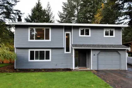 10 Robertson Crescent, Hope, BC, Hope — Single Family Residence for sale