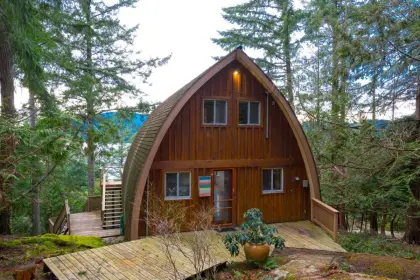 843 Captain's Way, Bowen Island, BC, Bowen island — Single Family Residence for sale