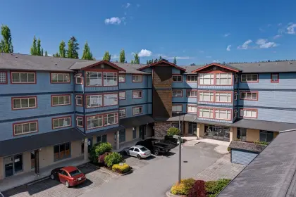 406 5631 Inlet Avenue, Sechelt, BC, Sechelt — Apartment/Condo for sale