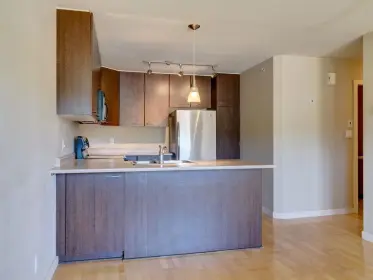 406 5631 Inlet Avenue, Sechelt, BC, Sechelt — Apartment/Condo for sale
