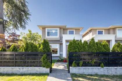 6759 Sperling Avenue, Burnaby, BC, Burnaby — Half Duplex for sale