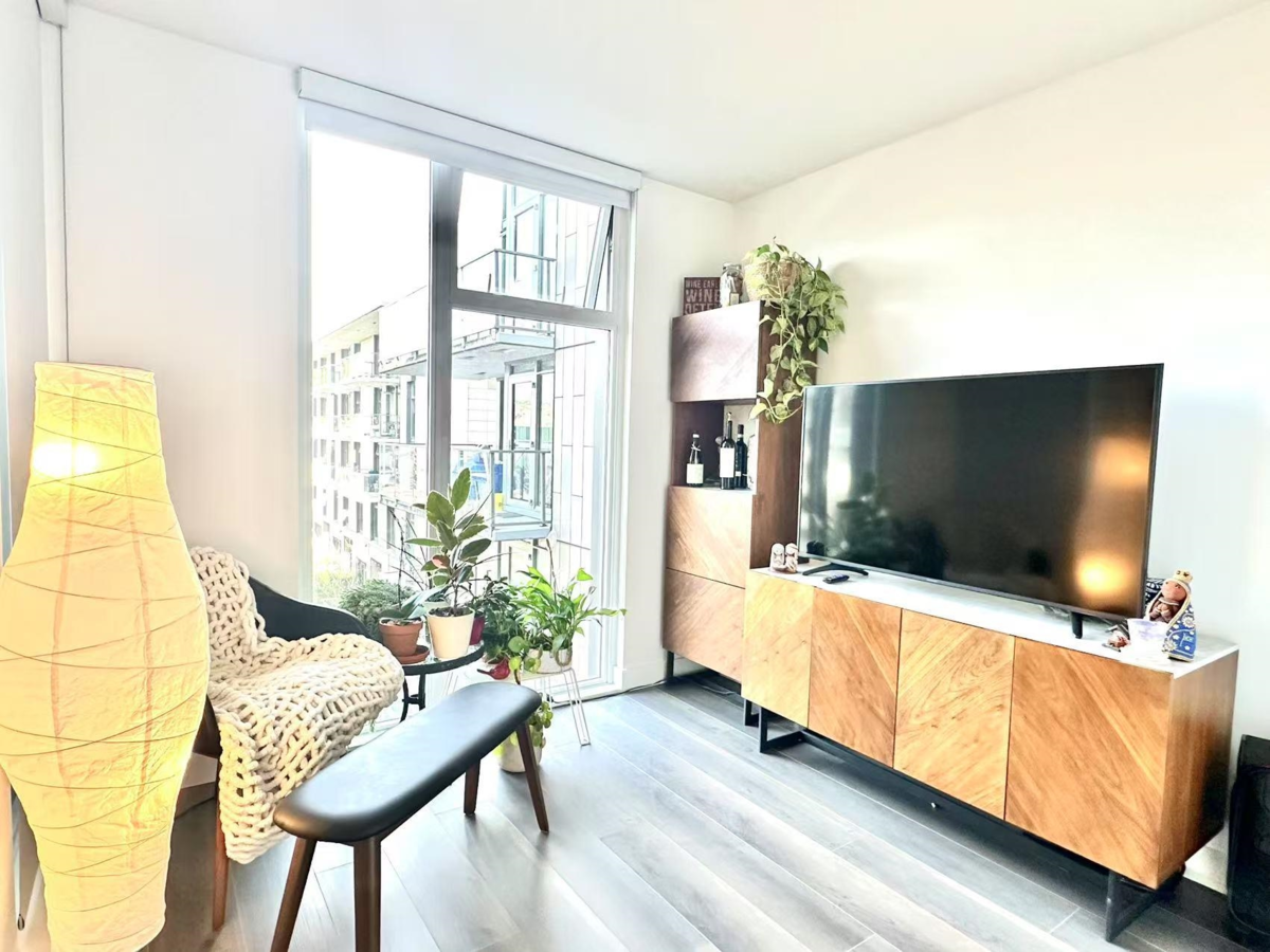 Breakfast Nook Photo of 416 8181 Chester Street, Vancouver, BC