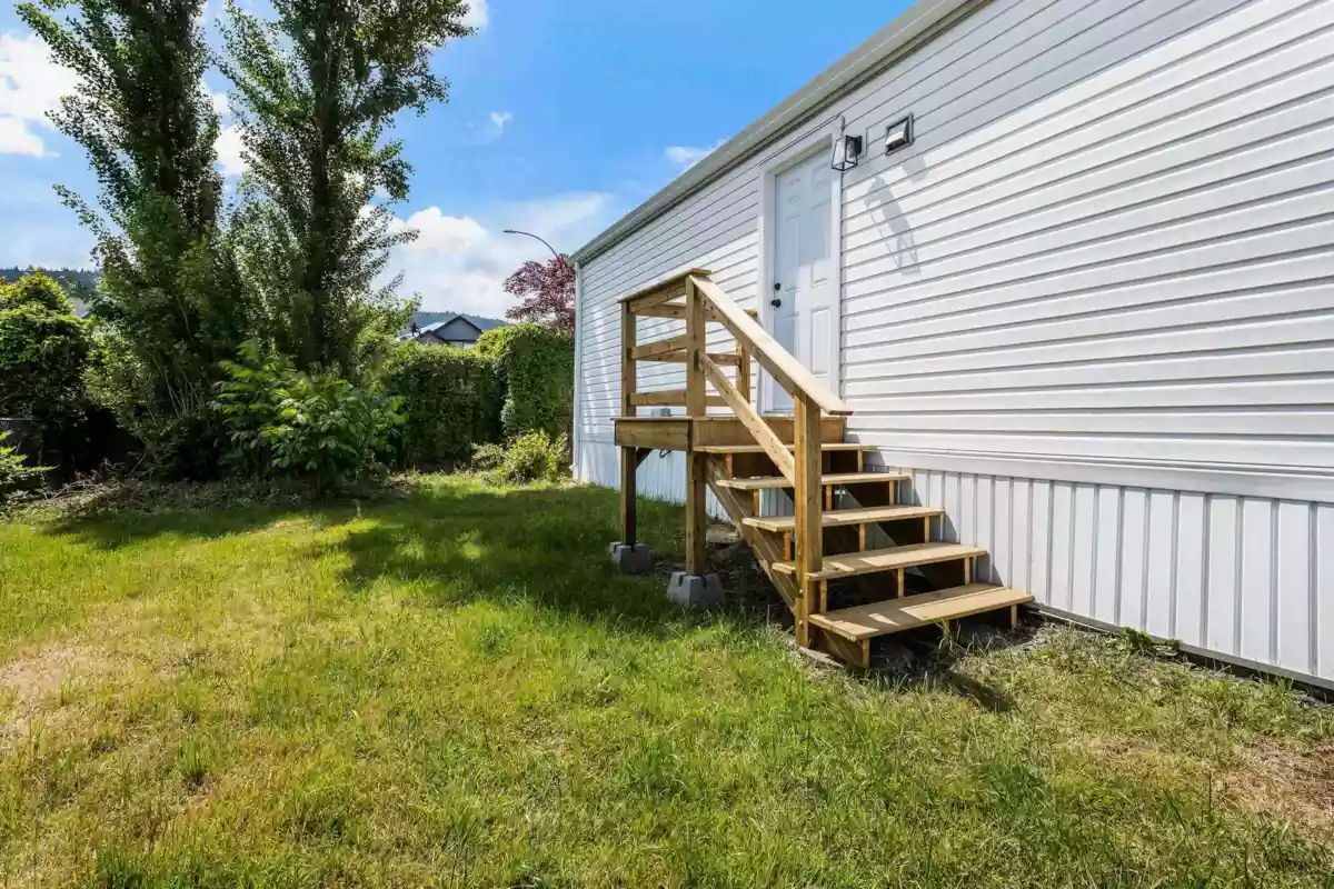 Entry Foyer Photo of 3 44565 Monte Vista Drive, Chilliwack, BC