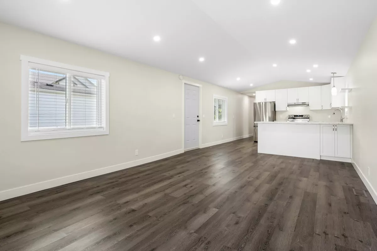 Kitchen Island Photo of 3 44565 Monte Vista Drive, Chilliwack, BC