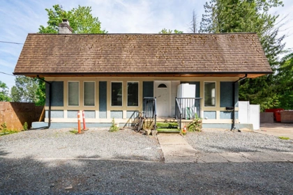 Breakfast Nook Photo of 19273 80 Avenue, Surrey, BC