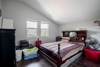 Laundry Room Photo of 19273 80 Avenue, Surrey, BC