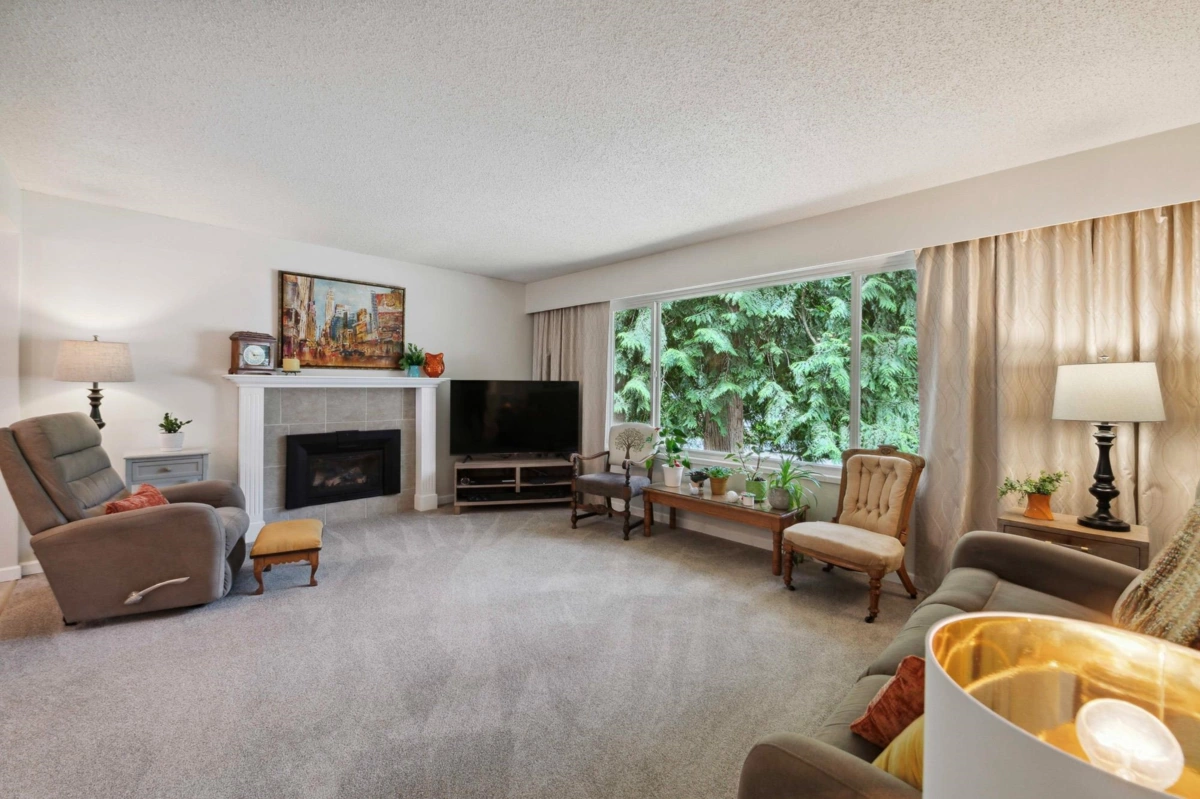 Living Room Photo of 4037 196a Street, Langley, BC