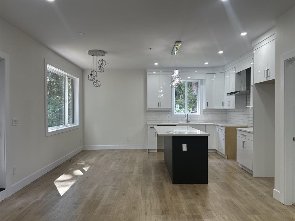 Kitchen Island Photo of 36716 Dianne Brook Avenue, Abbotsford, BC