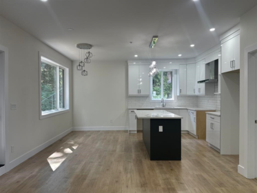 Kitchen Island Photo of 36716 Dianne Brook Avenue, Abbotsford, BC