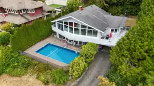 1725 Rosebery Avenue, West Vancouver, BC