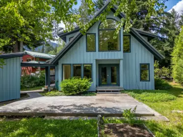 6400 Easy Street, Whistler, BC, Whistler — Single Family Residence for sale