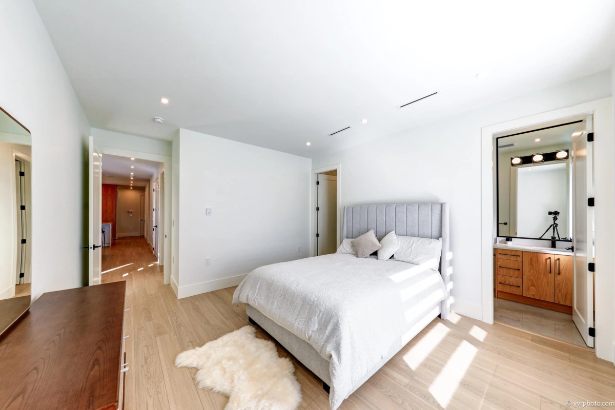 Living Room Photo of 10460 Williams Road, Richmond, BC