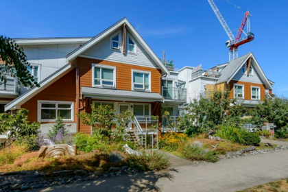 112 1733 E 33rd Avenue, Vancouver, BC, Vancouver — Townhouse for sale