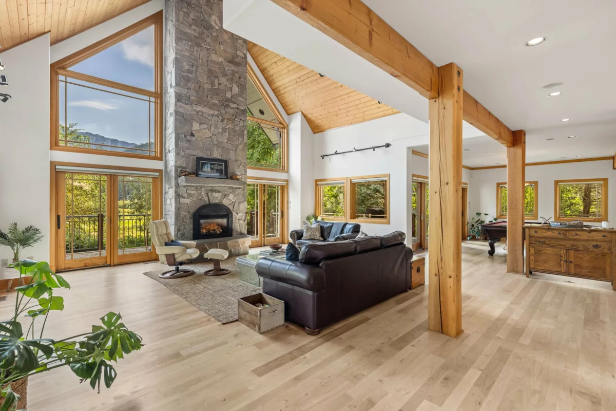 Dining Area Photo of 1360 Collins Road, Pemberton, BC