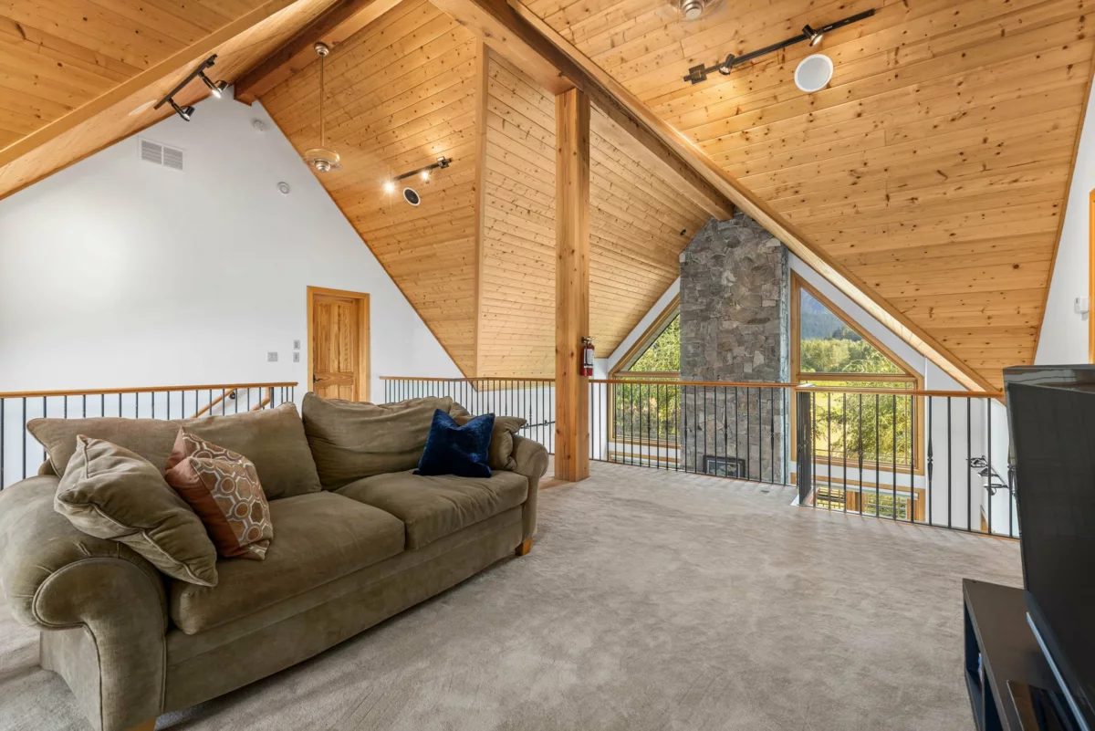 Entry Foyer Photo of 1360 Collins Road, Pemberton, BC