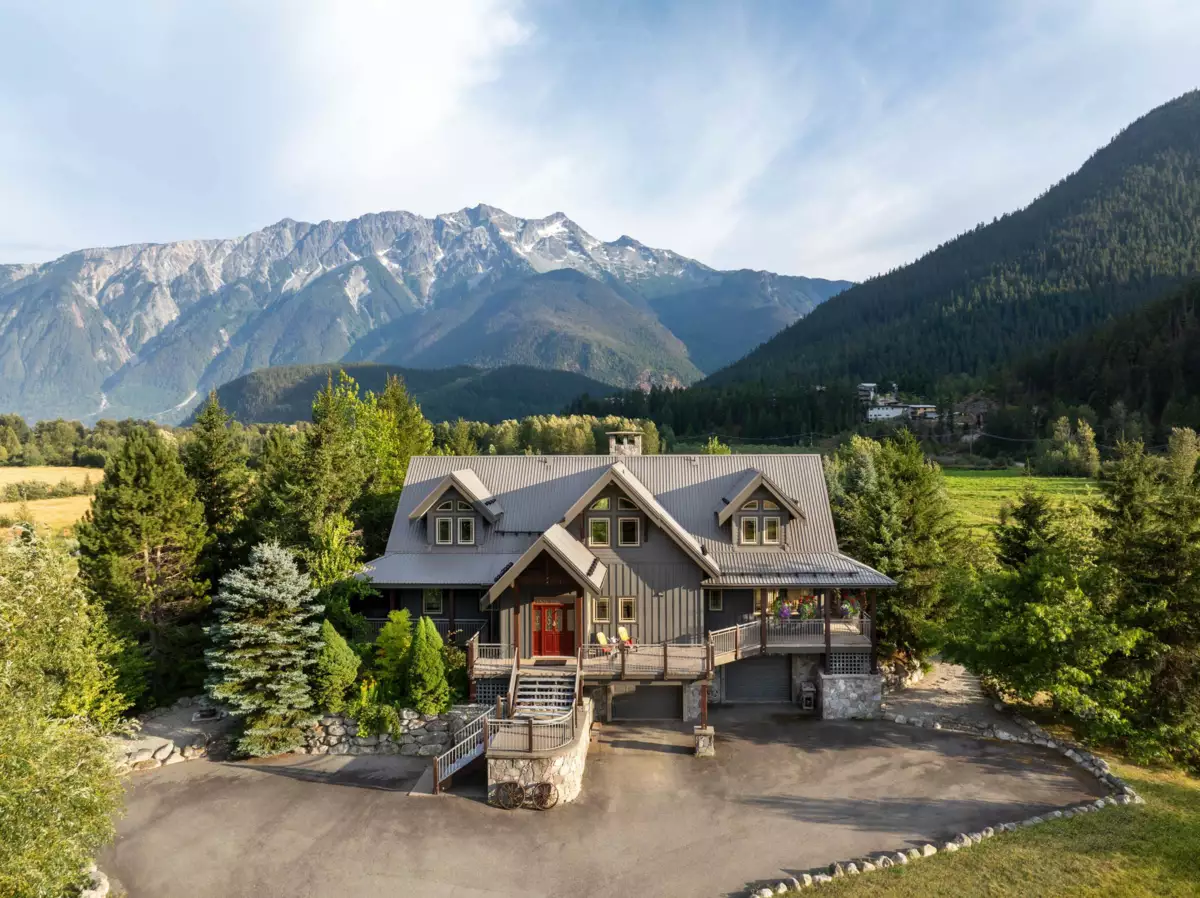 Exterior Front Photo of 1360 Collins Road, Pemberton, BC