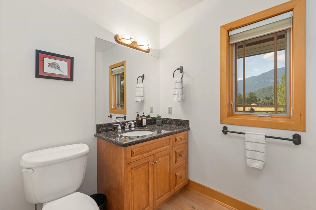 Hallway Photo of 1360 Collins Road, Pemberton, BC