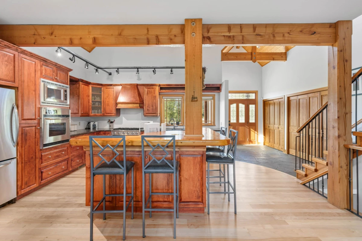 Kitchen Island Photo of 1360 Collins Road, Pemberton, BC