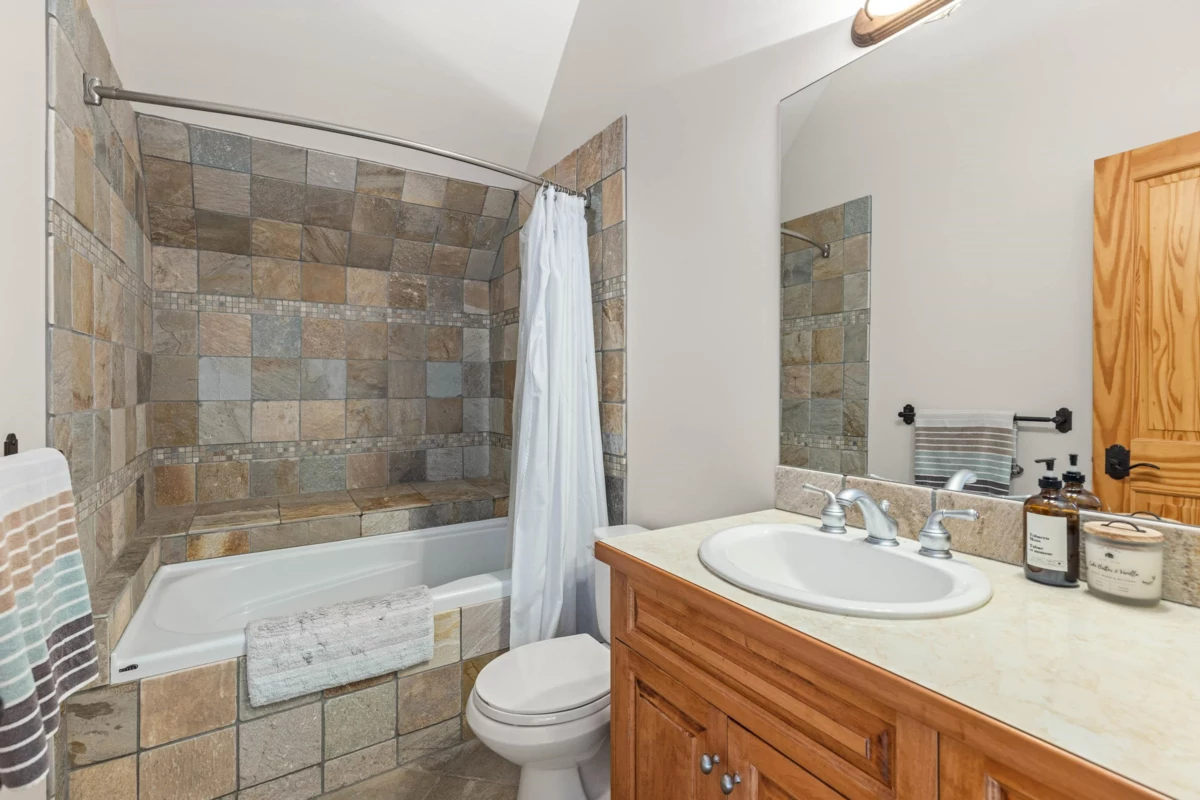 Mudroom Photo of 1360 Collins Road, Pemberton, BC