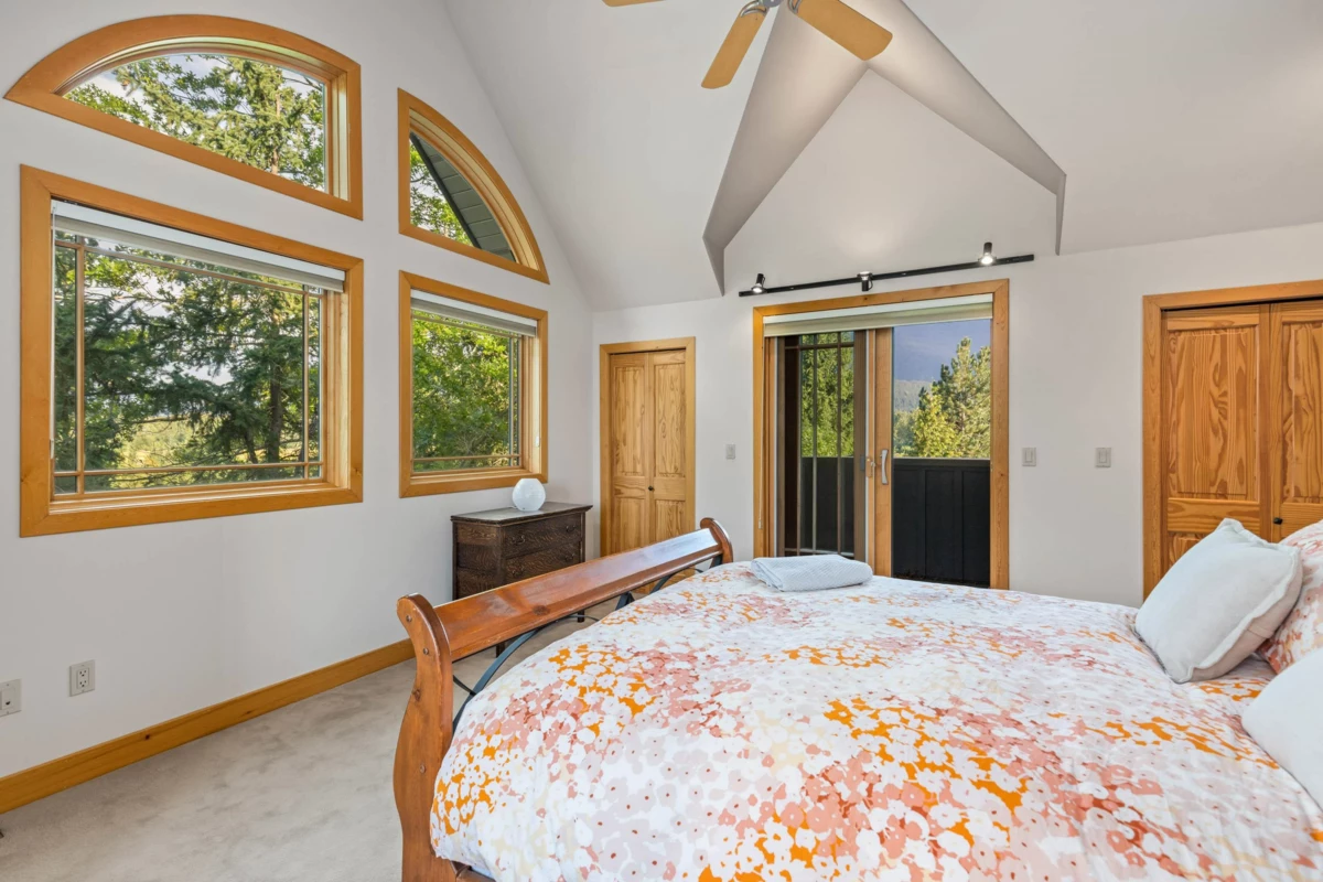 Powder Room Photo of 1360 Collins Road, Pemberton, BC