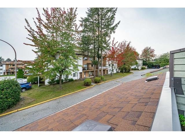 Front Yard Photo of 13323 71b Avenue, Surrey, BC