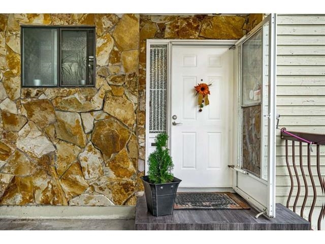 Living Room Photo of 13323 71b Avenue, Surrey, BC