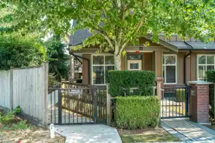 105 6706 192 St Diversion, Surrey, BC, Surrey — Townhouse for sale