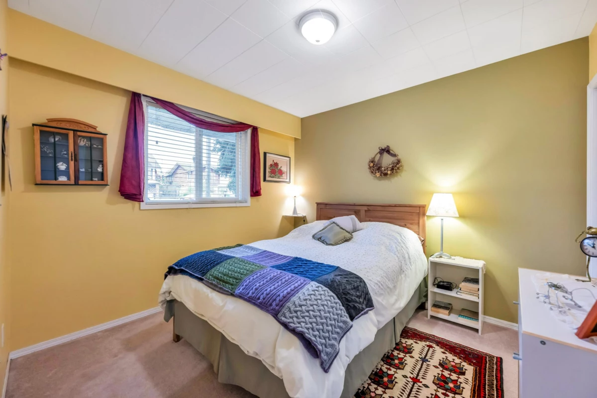 Basement Recreation Room Photo of 1320 Kent Street, White Rock, BC